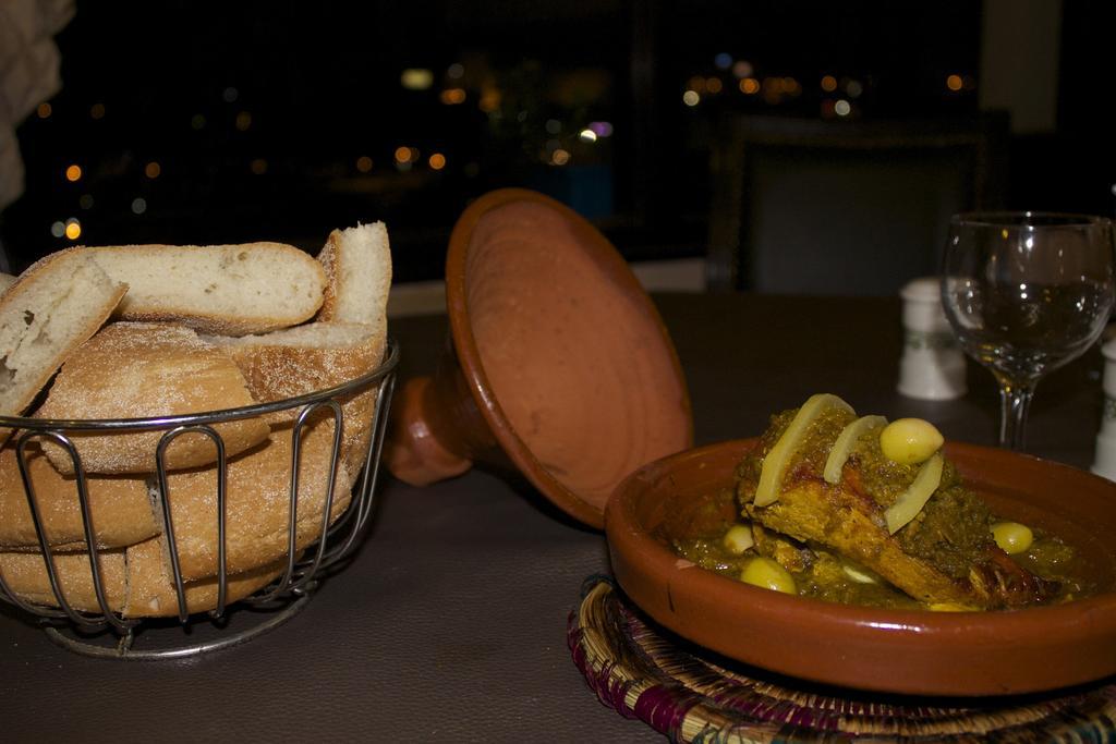 Collier De La Colombe Hotel Meknes Exterior photo