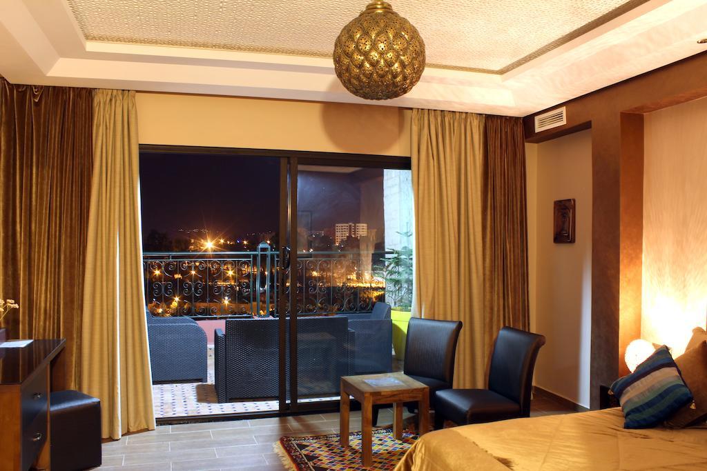 Collier De La Colombe Hotel Meknes Room photo