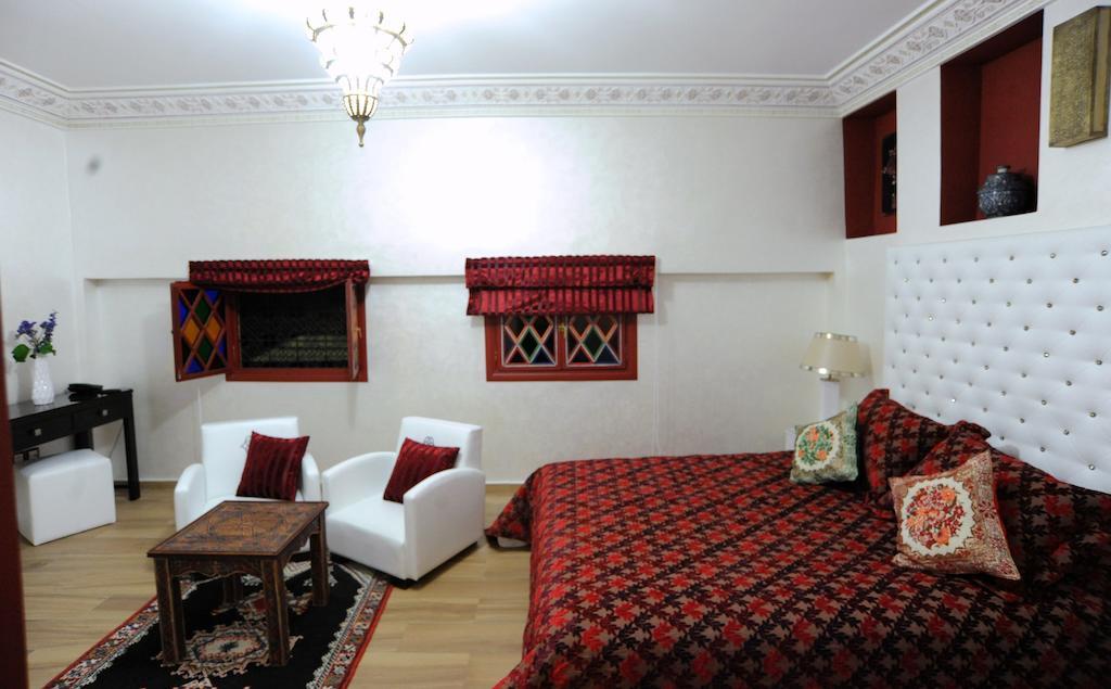 Collier De La Colombe Hotel Meknes Room photo